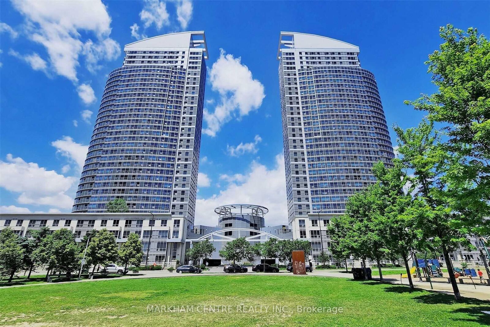 Property Photo:  36 Lee Centre Drive 2102  ON M1H 3K2 