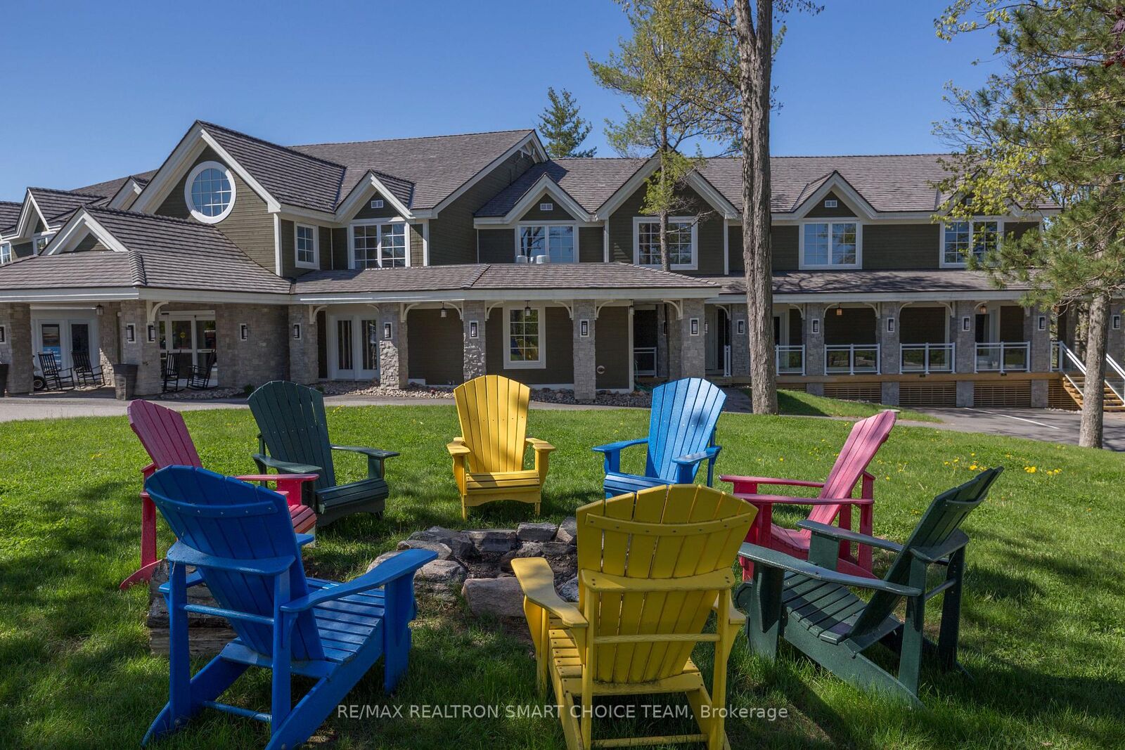 Property Photo:  1869 Muskoka 118 Road W L204-C1  ON P1L 1W8 