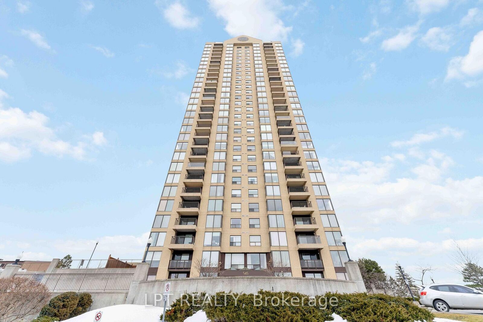 Property Photo:  545 St Laurent Boulevard 2806  ON K1K 4H9 