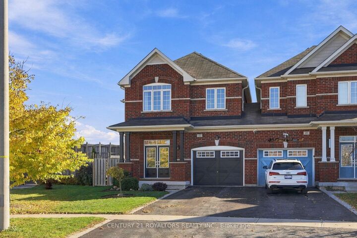 Property Photo:  42 Pearcey Crescent  ON L4N 7H6 