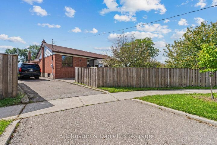 Property Photo:  30 Marawa Court  ON M1G 3A9 