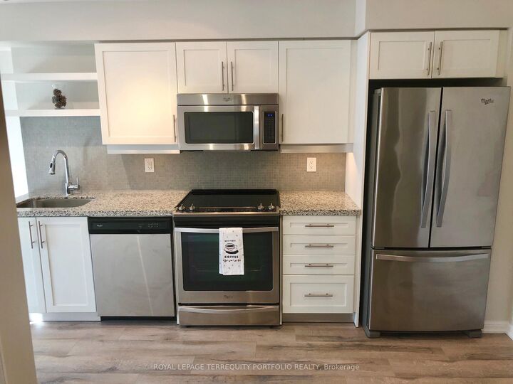 Property Photo: 400 Adelaide Street E 811 ON M5A 4S3