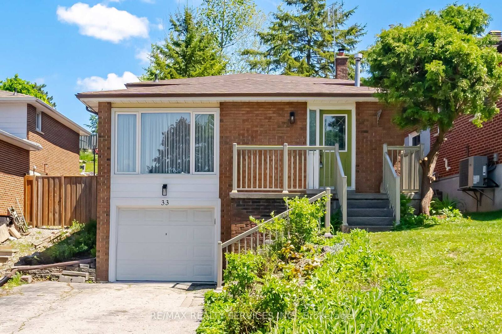 Property Photo:  33 Hesp Drive  ON L7E 2R5 