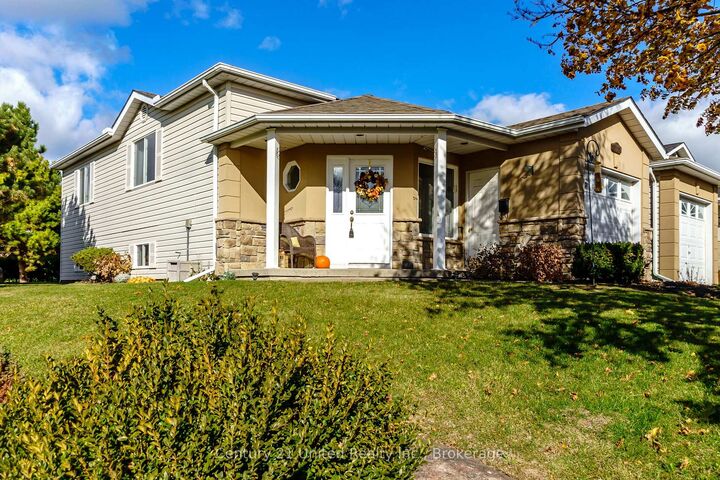 Property Photo: 626 Trailview Drive ON K9J 8P3