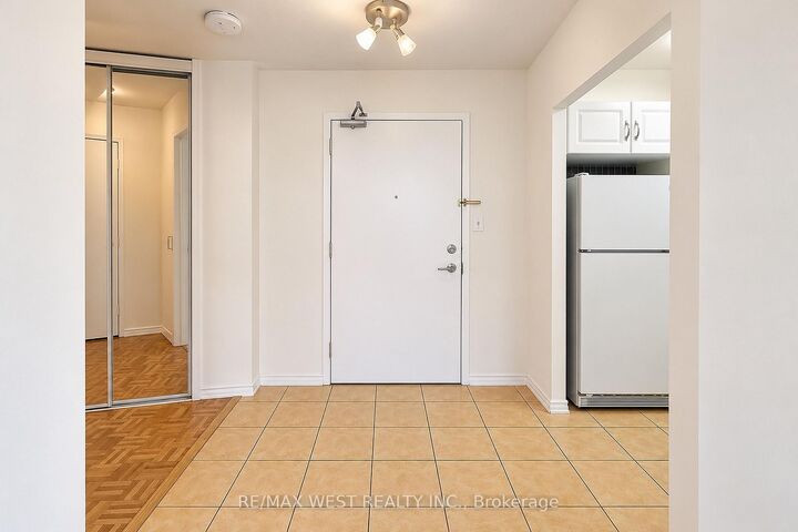 Property Photo: 716 The West Mall N/A 805 ON M9C 4X6