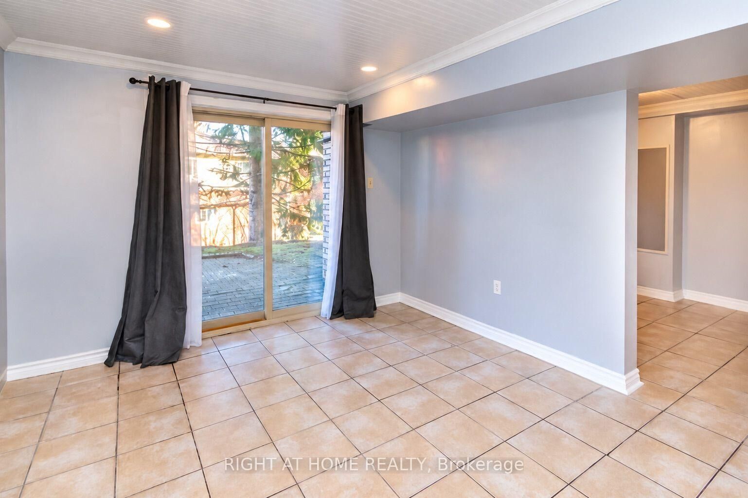 Property Photo: 32 Sawmill Road 10 (Basement) ON L4N 6X3