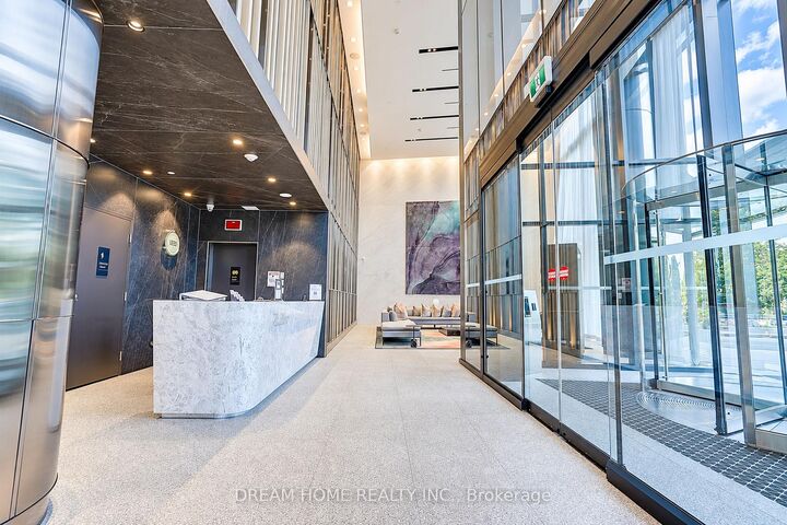 Property Photo: 585 Bloor Street E 1622 ON M4W 0B3