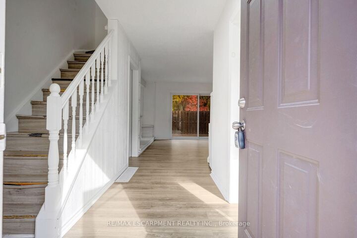 Property Photo: 6650 Falconer Drive 18 ON L5N 1B5