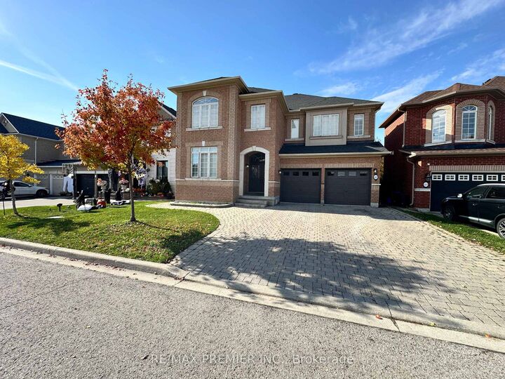 Property Photo:  42 Acqua Drive Main &Amp 2nd  ON L4H 3L1 