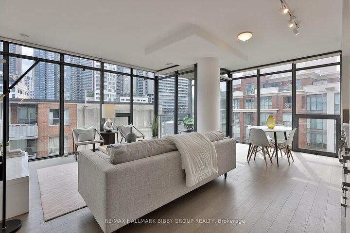 Property Photo:  15 Beverley Street 710  ON M5T 1X8 