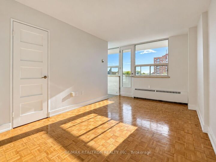 Property Photo:  1500 Bathurst Street 1401  ON M5P 3L3 