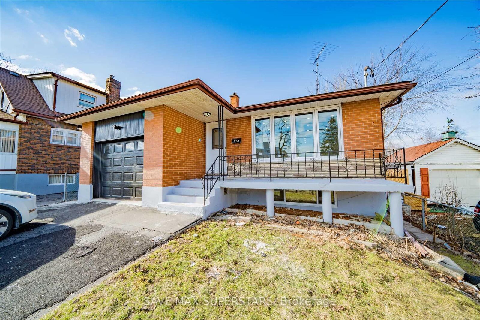 Property Photo:  372 Adelaide Avenue B  ON L1J 2R6 