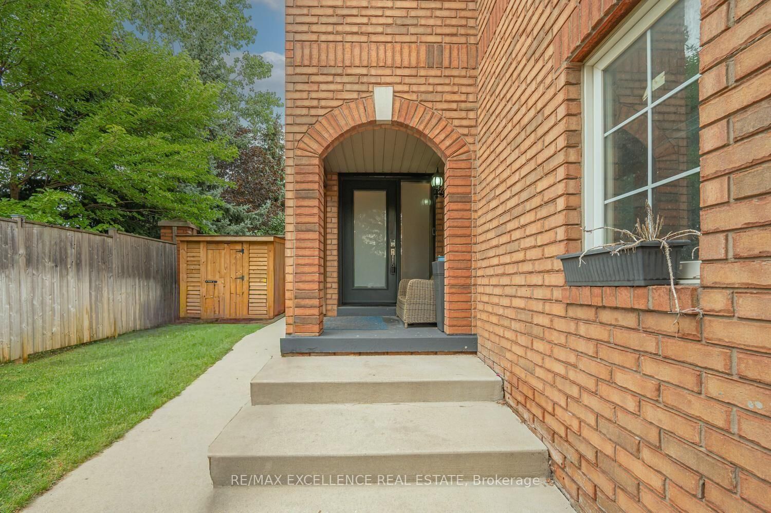 Property Photo:  20 Manett Crescent  ON L6X 4X4 