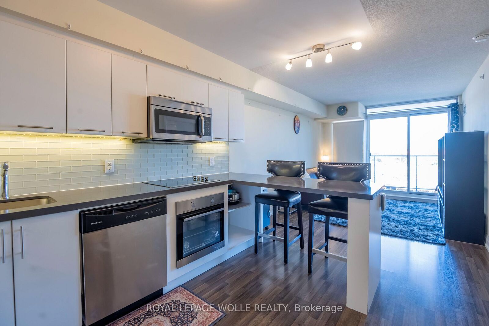 Property Photo:  555 Wilson Avenue E409  ON M3H 0C5 
