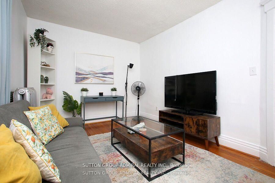 Property Photo: 1537 Dufferin Street 2 ON M6H 3L5