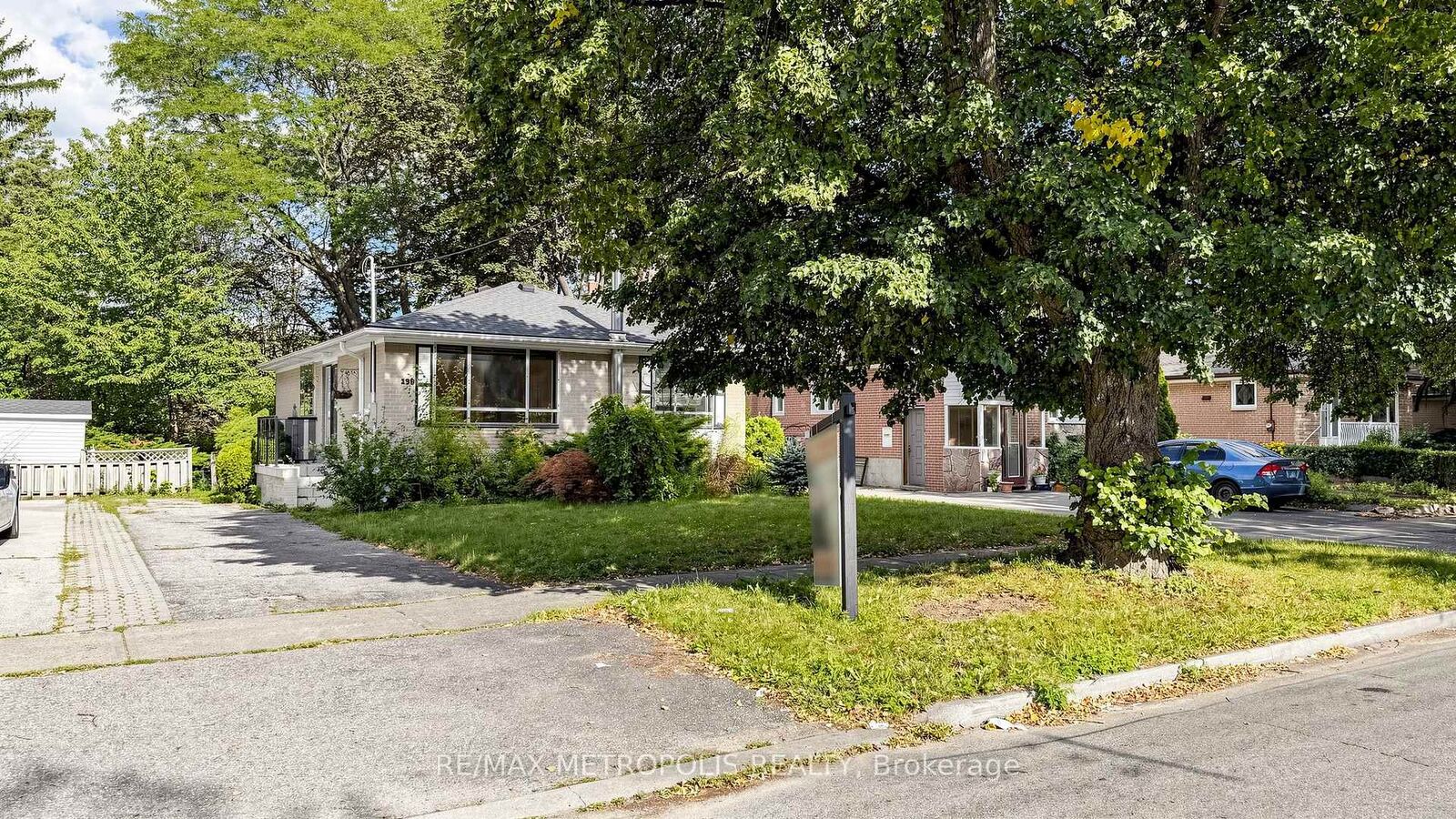 Property Photo: 139 Pandora Circle ON M1H 1V8
