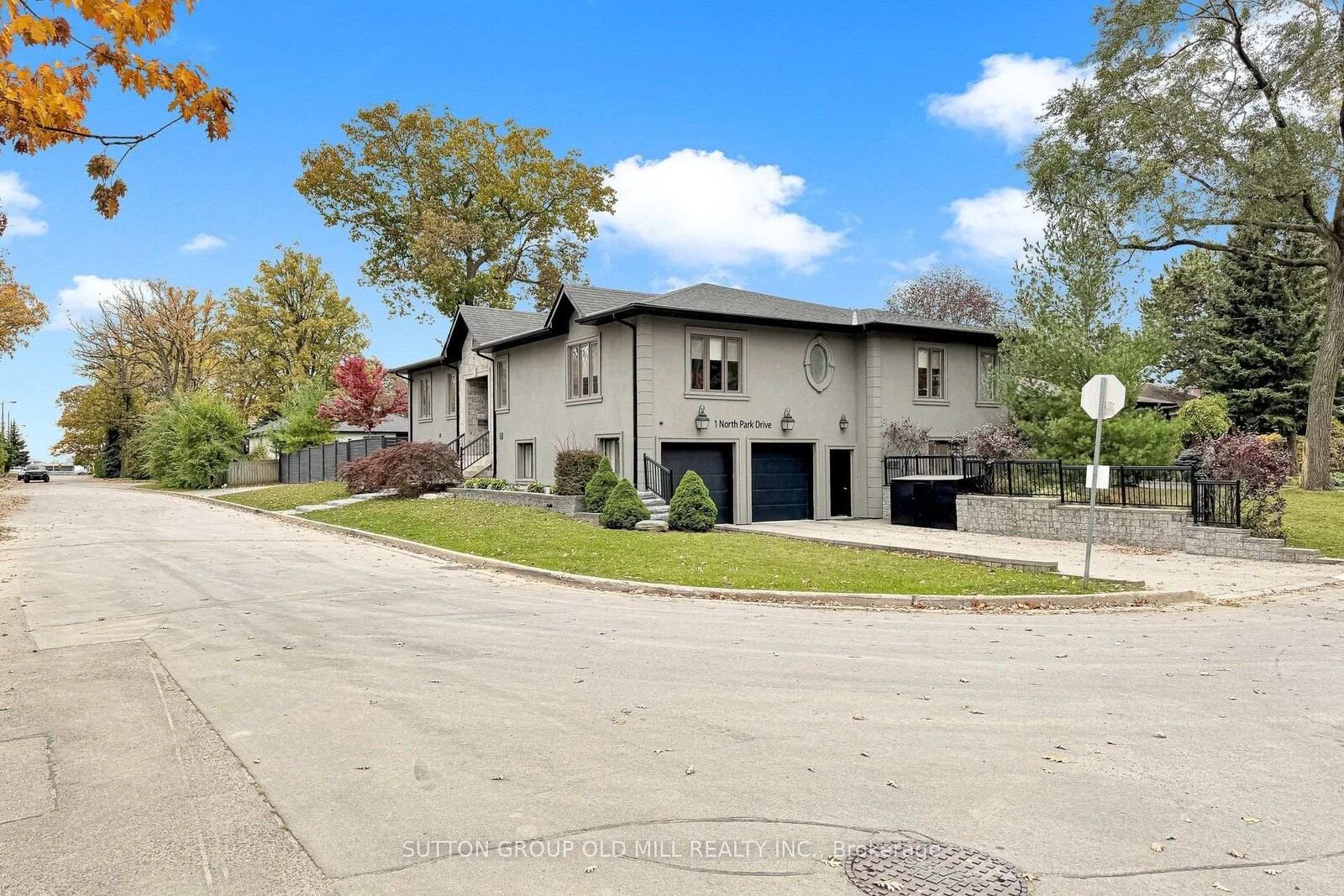 Property Photo:  1 North Park Drive  ON M6L 1K1 