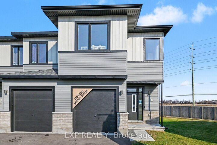 Property Photo:  723 Maverick Crescent  ON K2S 2X1 