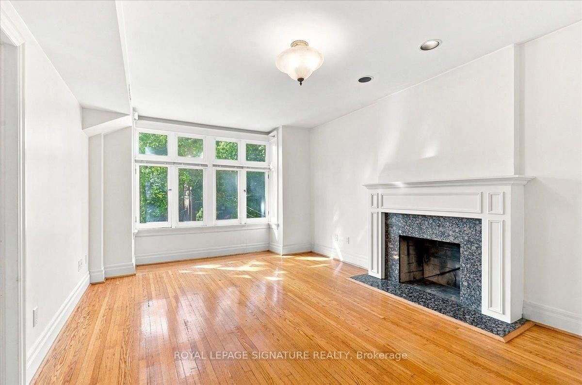 Property Photo:  12 Foxbar Road 2  ON M4V 2G6 