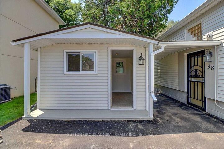 Property Photo:  38 Fenwood Heights  ON M1M 2V8 