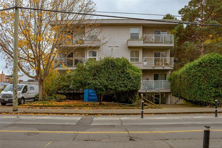 Property Photo: 1039 Caledonia Ave #203 BC V8T 1E7