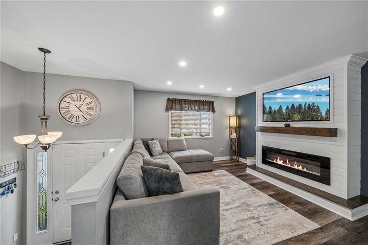 Property Photo: 171 Mary Ellen PA 15137