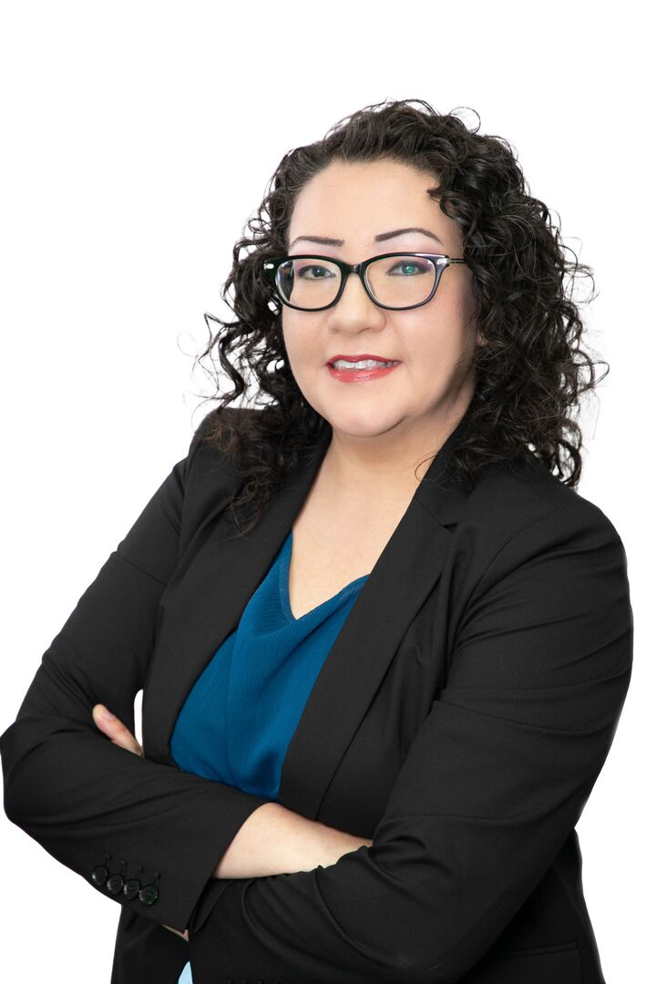 Julia Mercado, Real Estate Salesperson in Glendale, Hallmark Realty