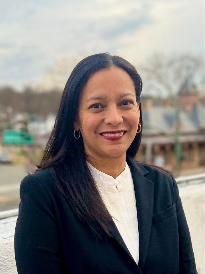 Claudia Correa, Real Estate Salesperson in New City, Full Service Realty