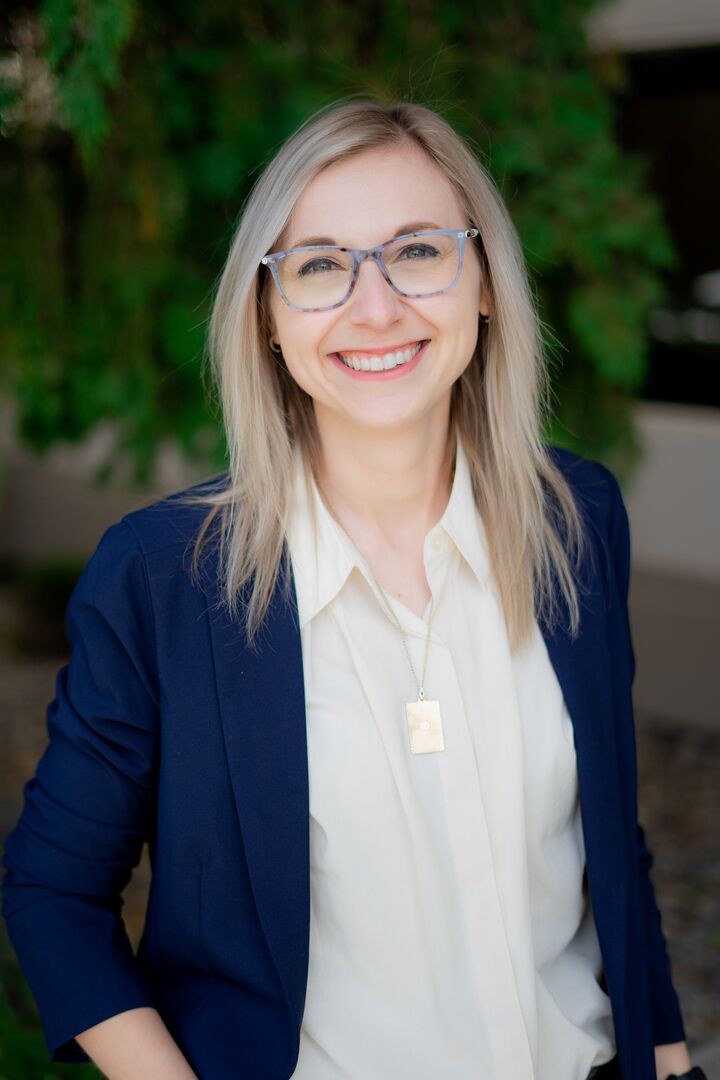 Brittney Hulett, Real Estate Broker in Kennewick, Tomlinson