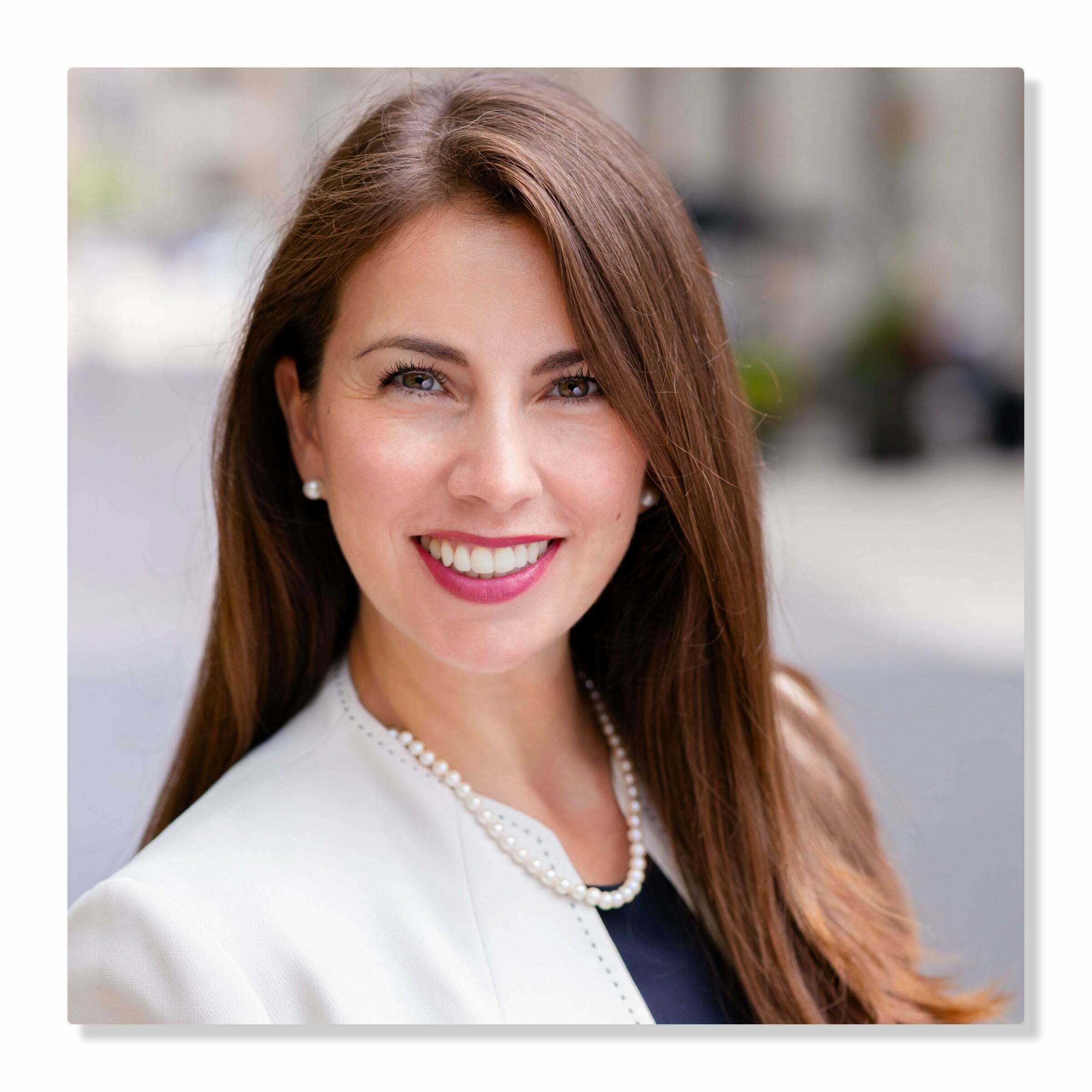 Alejandra Dominguez, Associate Real Estate Broker in Mundelein, Circle