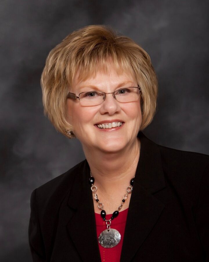 Donna Masiulis, Real Estate Salesperson in Flushing, Signature Realty