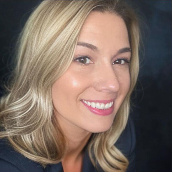 Chrystal Zaremba, Real Estate Broker in Glen Ellyn, Gust Realty