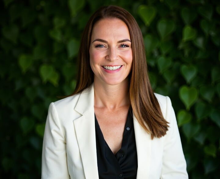 Dawn Grimshaw, Real Estate Salesperson in Elkhorn, The Good Life Group