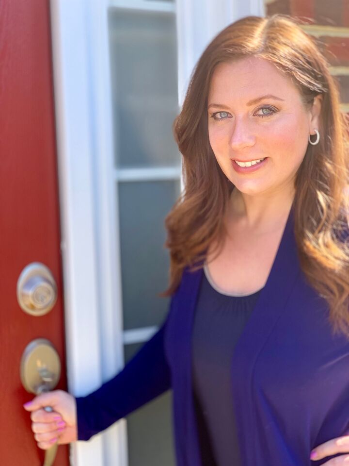 Amy Martz, Real Estate Salesperson in Moriches, M&D Good Life