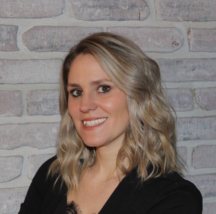 Michaelanne Vail, Real Estate Salesperson in Fulton, Leah's Signature