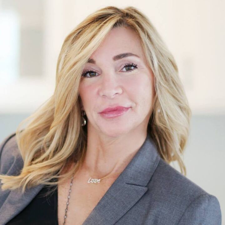 Robin Amato,  in Woodbury, Realty Connect