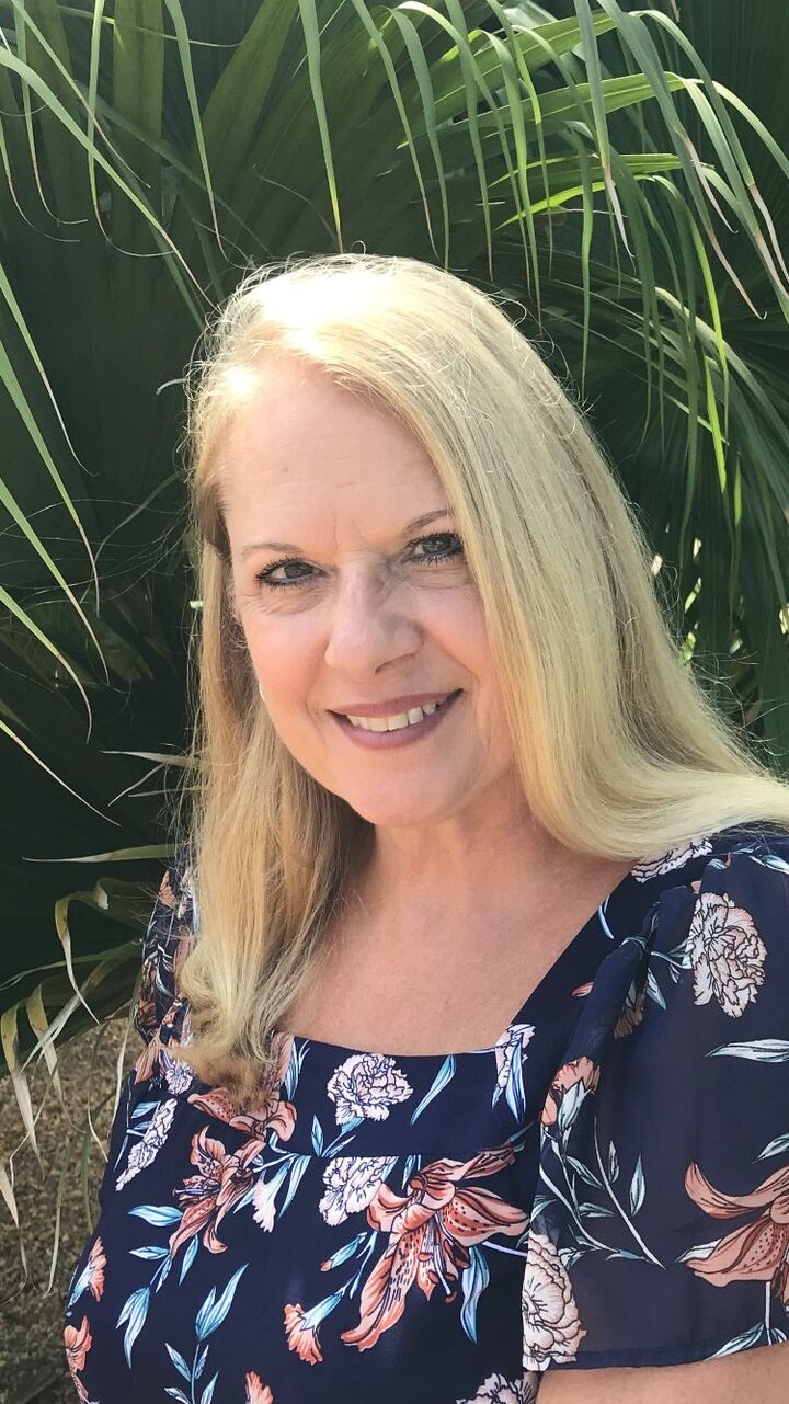 Loni Kiedrowski, Real Estate Salesperson in Port Charlotte, Sunstar Realty