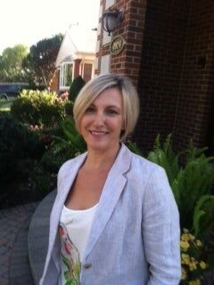 Ewa Kikolska, Associate Real Estate Broker in Chicago, Circle