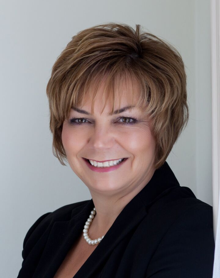 Suzy Lewis, Real Estate Salesperson in Brighton, Town & Country Real Estate