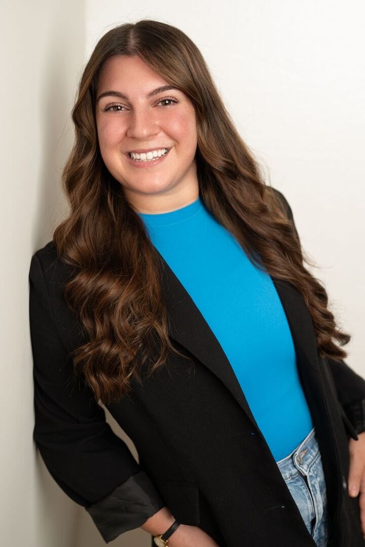 Kyah Alshaer,  in Asheville, Advantage