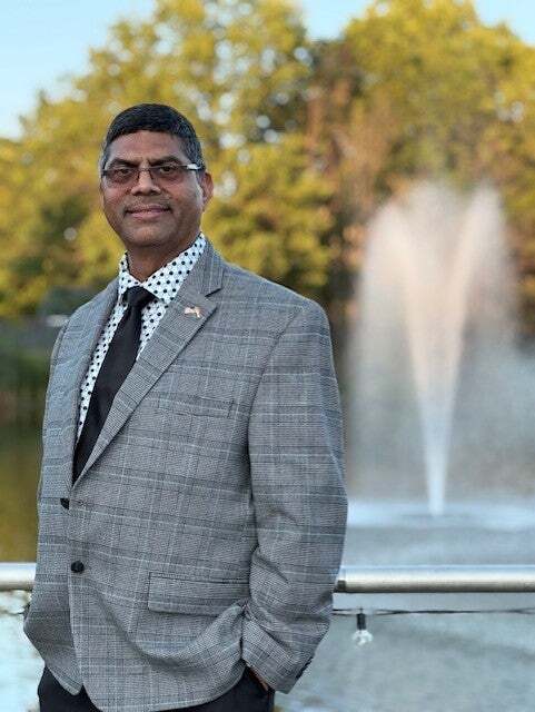 Raju Shah,  in Schaumburg, Circle