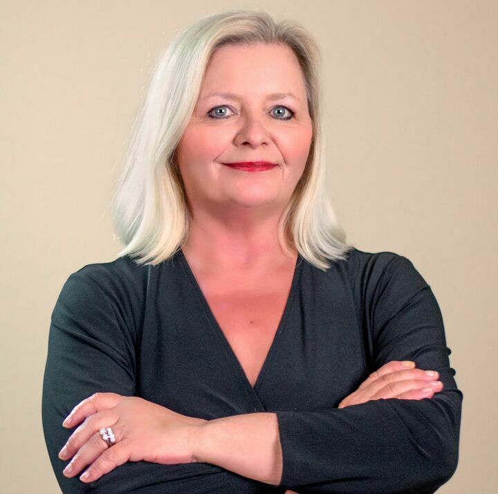 Natalie Dickerson, Real Estate Salesperson in Punta Gorda, Sunstar Realty