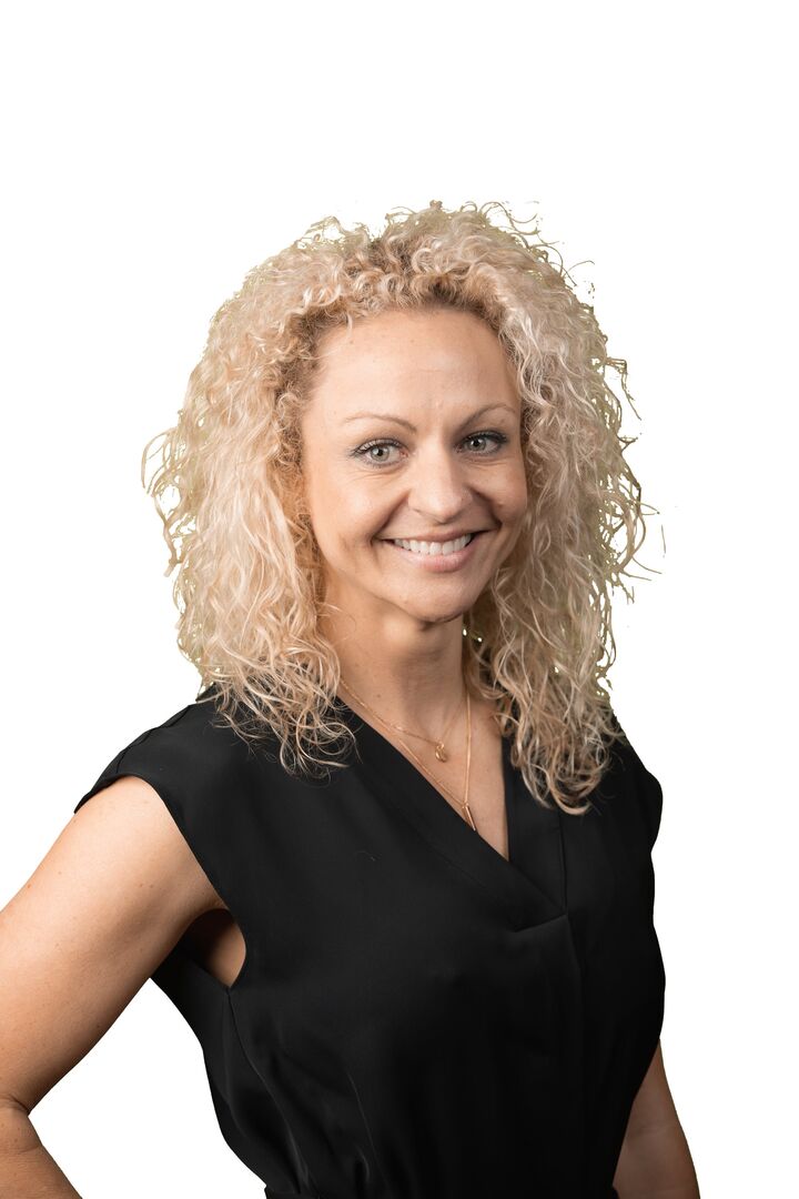 Nadia Hicks, Real Estate Salesperson in Lindale, First Group