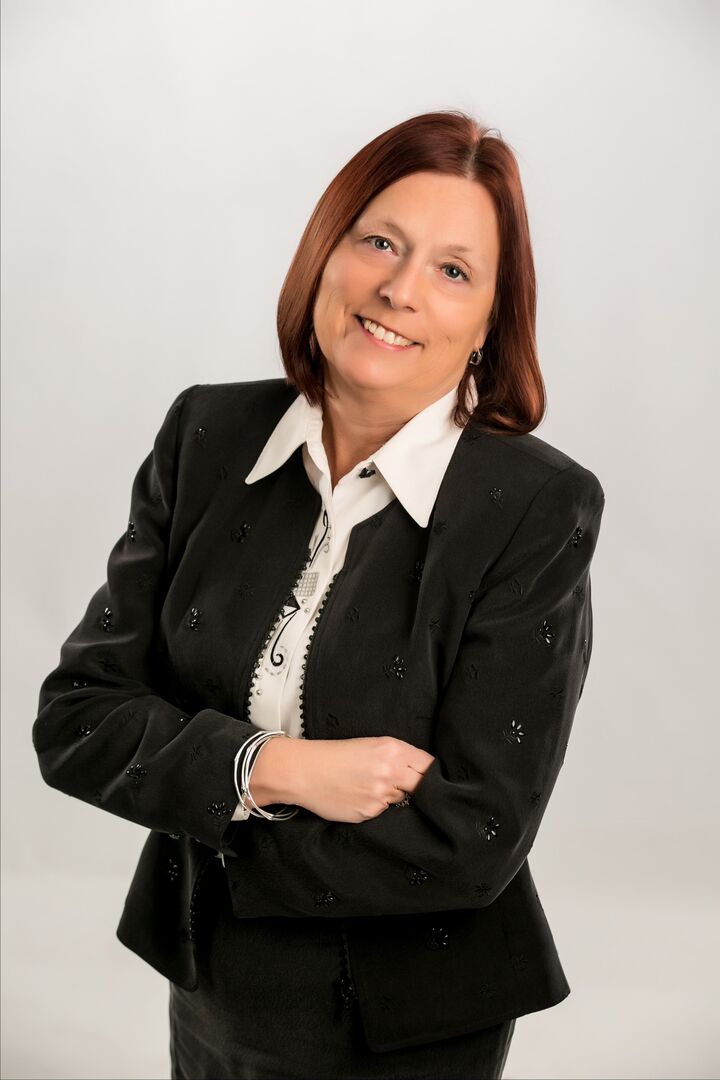 Barb Maxon, Associate Real Estate Broker in Sioux City, ProLink