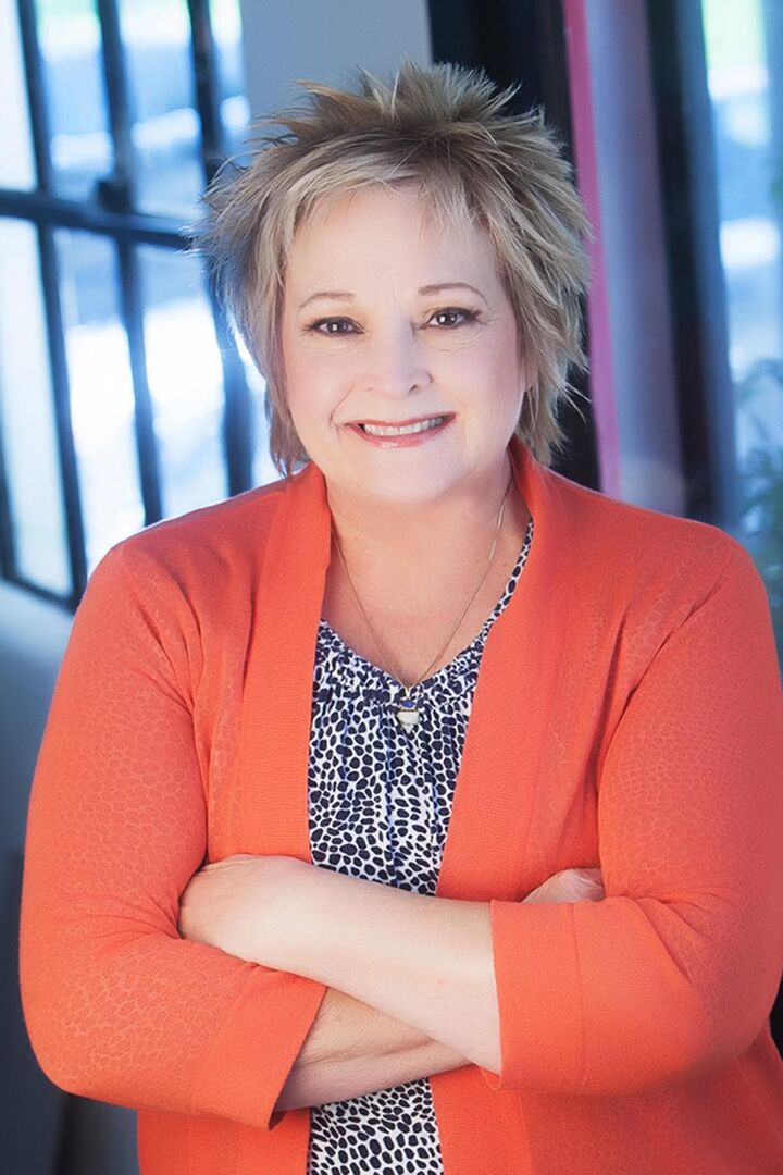 Peggy Hellings, Real Estate Salesperson in Overland Park, Kansas City Homes