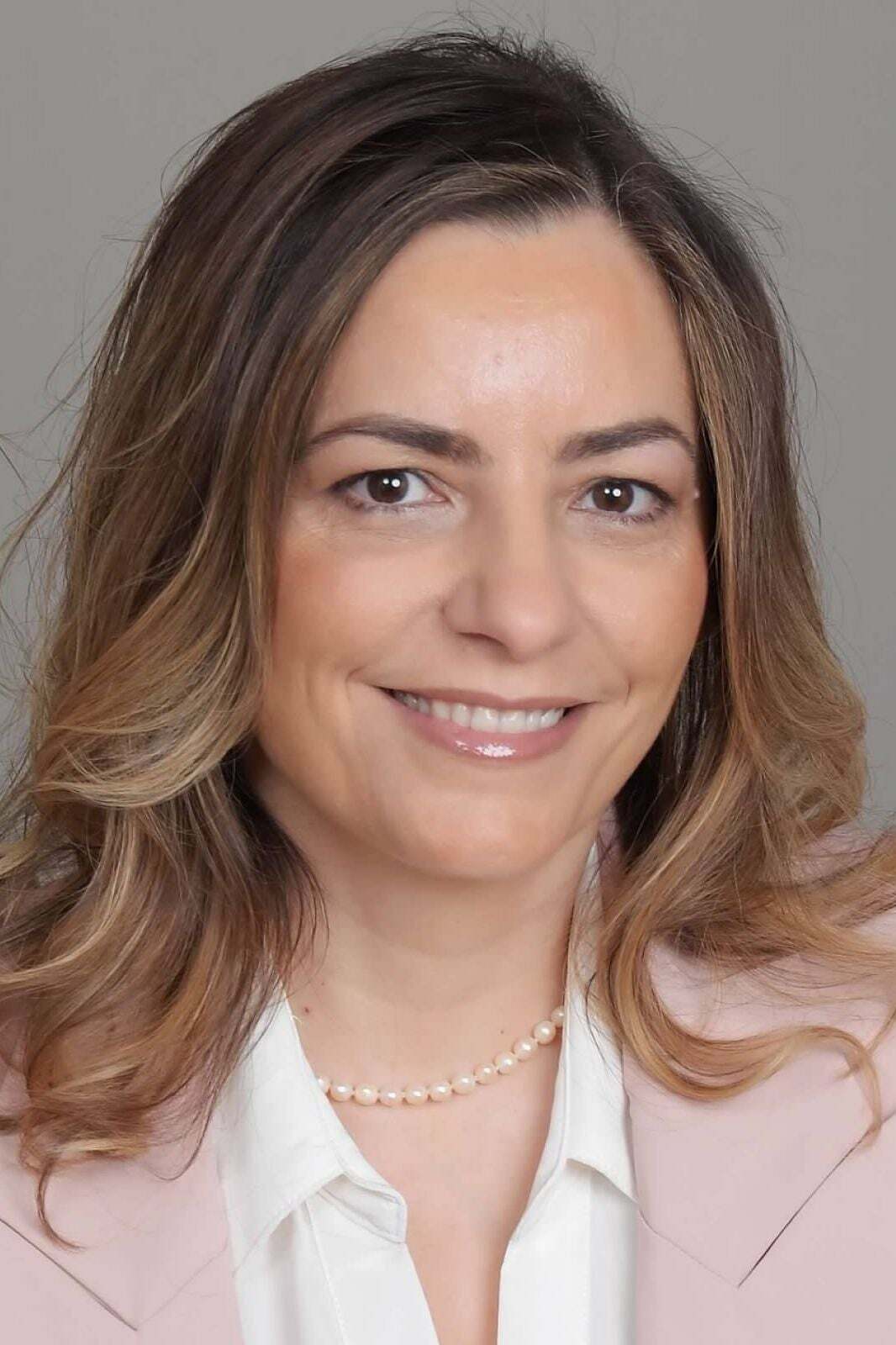 Ariola Dixon, Real Estate Salesperson in Birmingham, Professionals