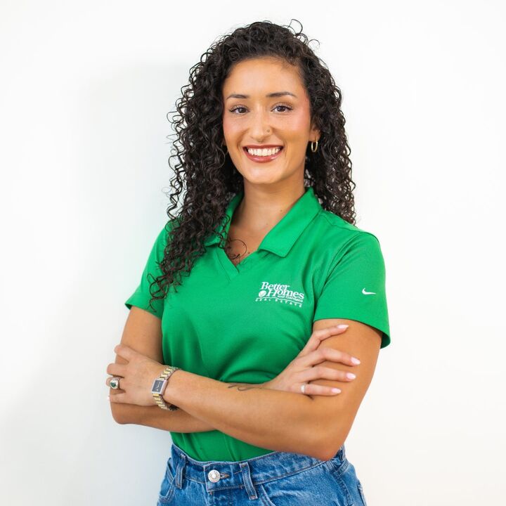 Lia Dorchinez,  in Charleston, Central