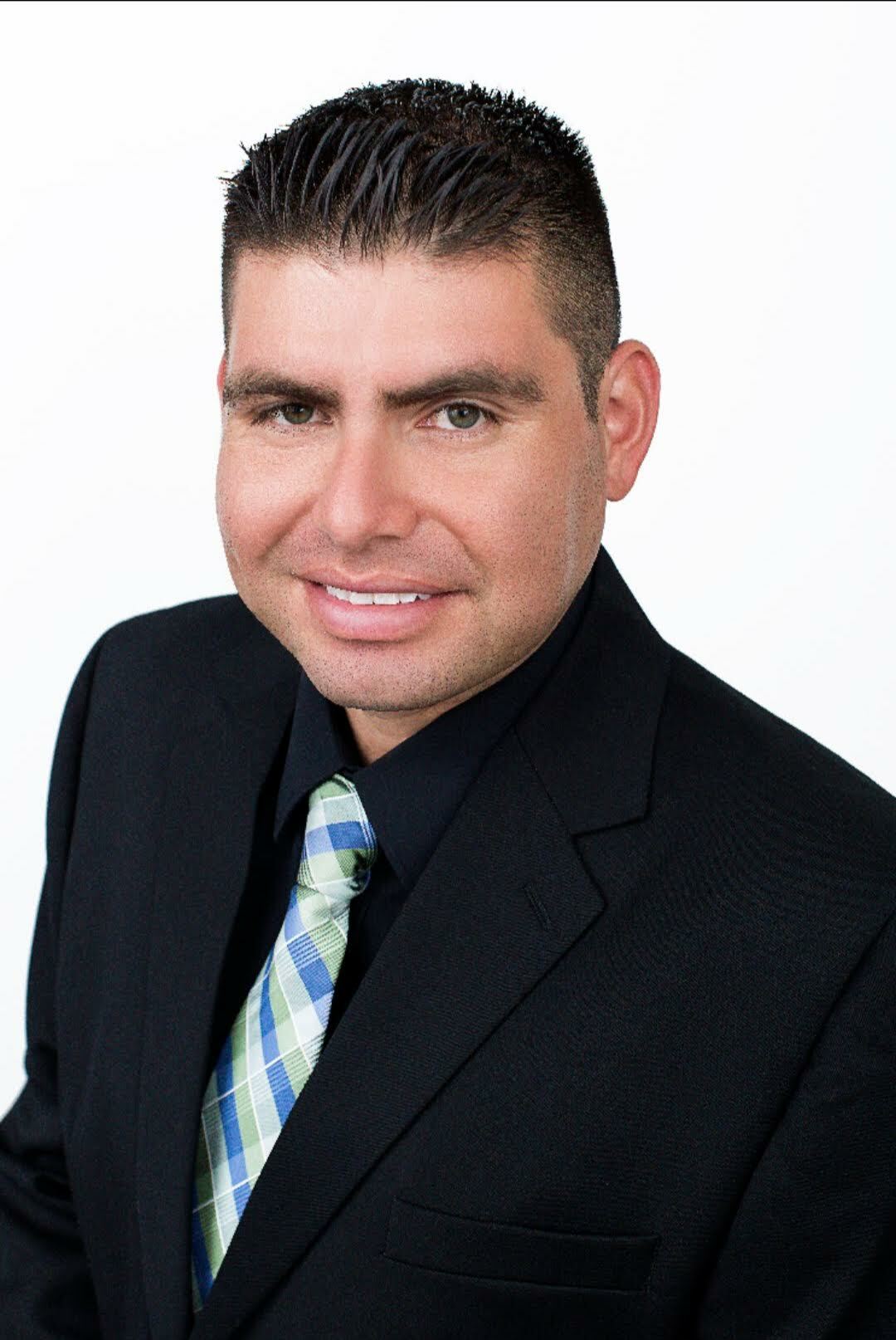 Miguel Saucedo Rostro, Real Estate Salesperson in Granada Hills, Real Estate Alliance