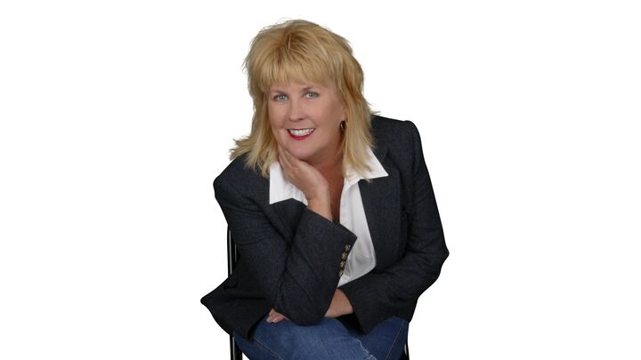 Marti PoeRealtorLLC, Real Estate Salesperson in Saint Louis, Premier Group