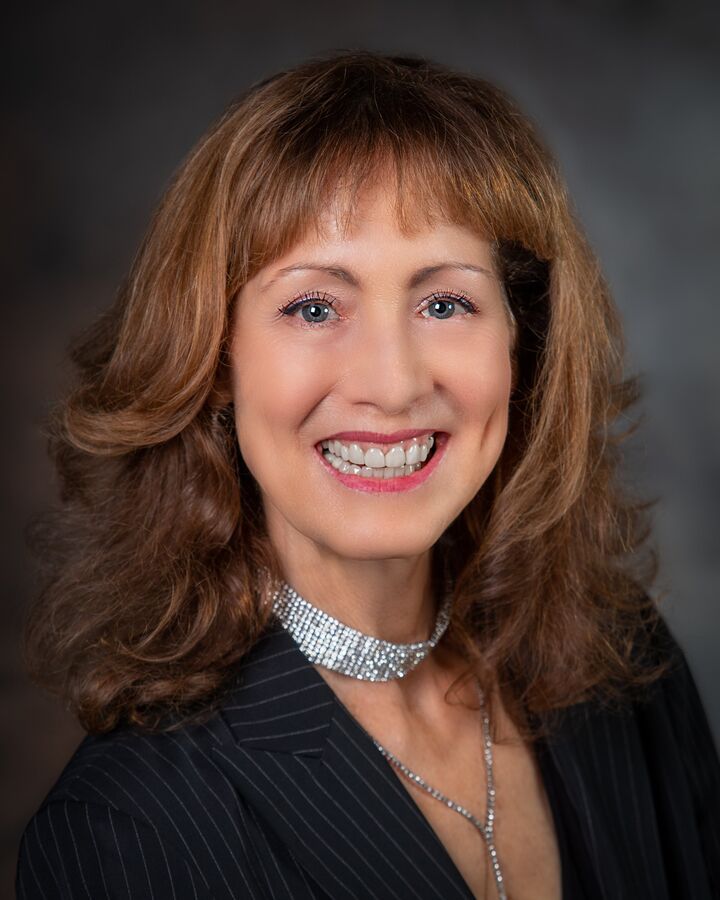 MARY PRONI, Real Estate Salesperson in Valencia, Quality Properties